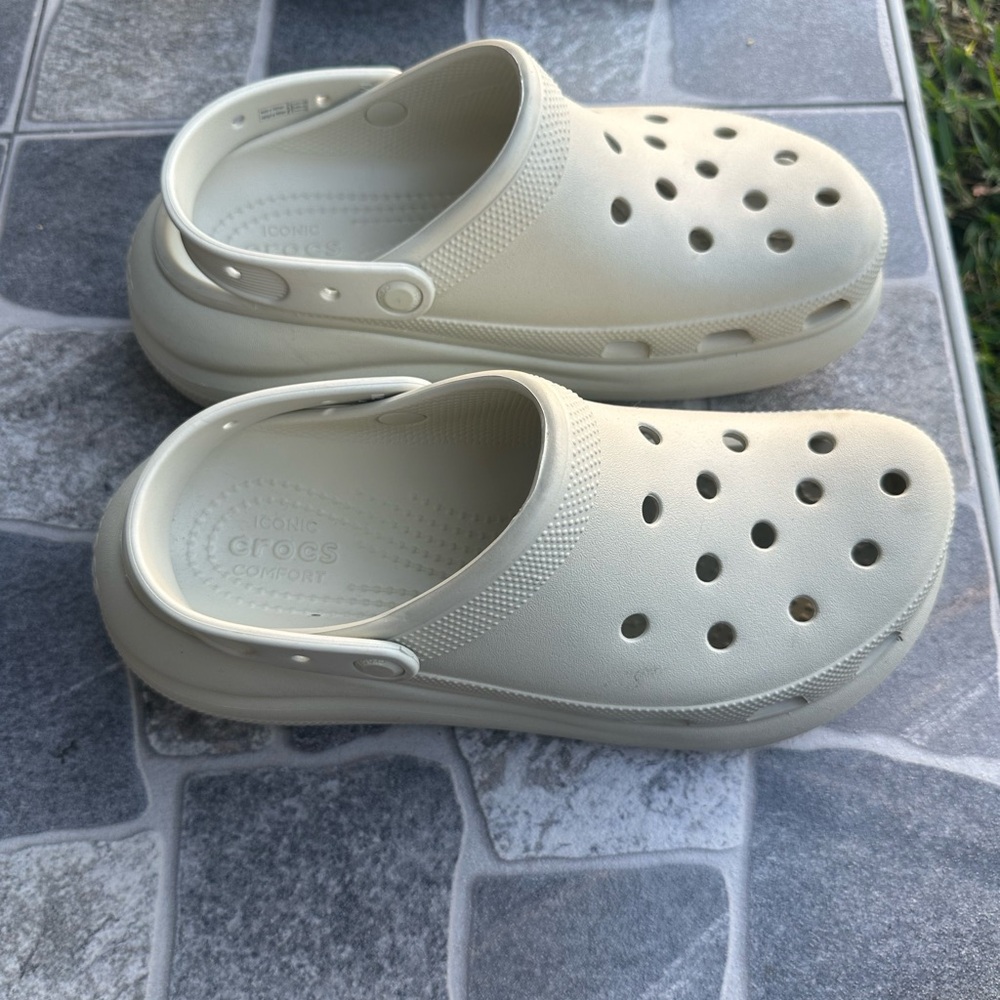Crocs. Iconic. - image 3